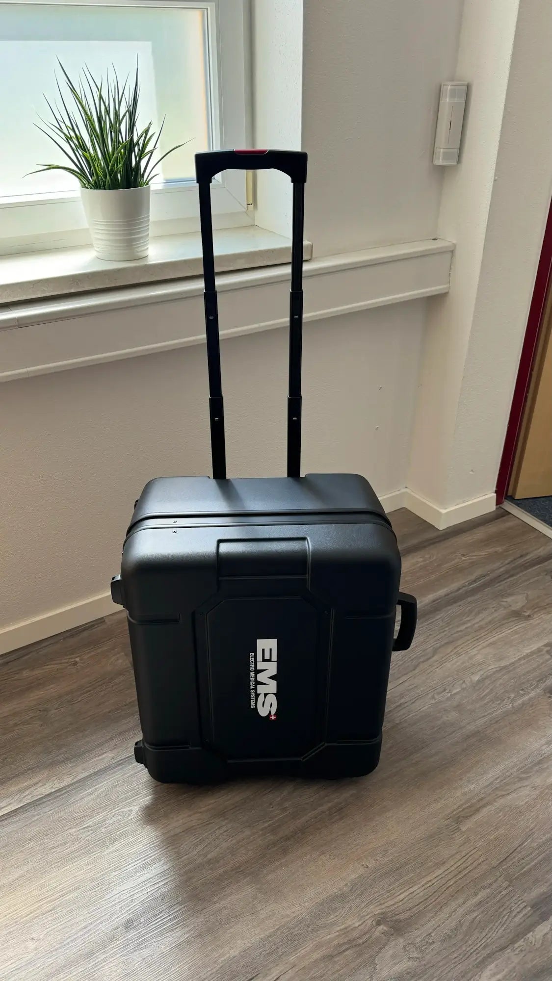 Gerätekoffer SWISS DOLORCLAST® Case mobility für Stoßwellengeräte
mit Teleskoparm