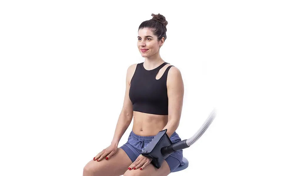 Passive Anwendung des BTL-Kryo am Handgelenk einer Frau