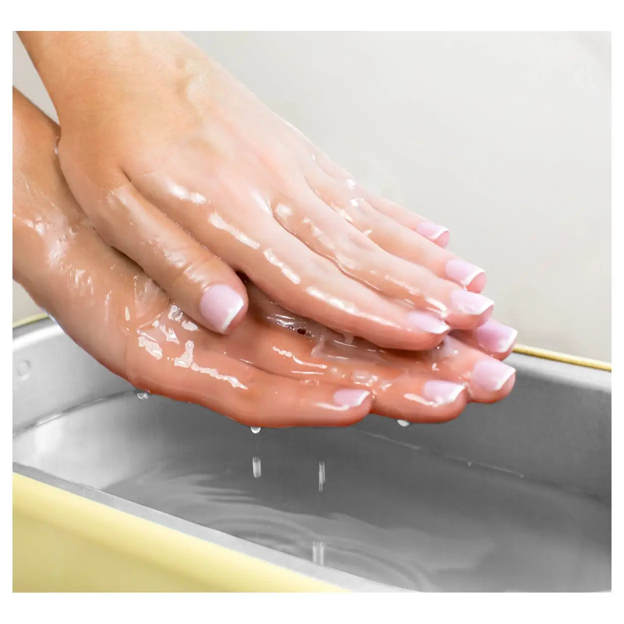 Paraffinperlen Para Pro in Anwendung an der Hand