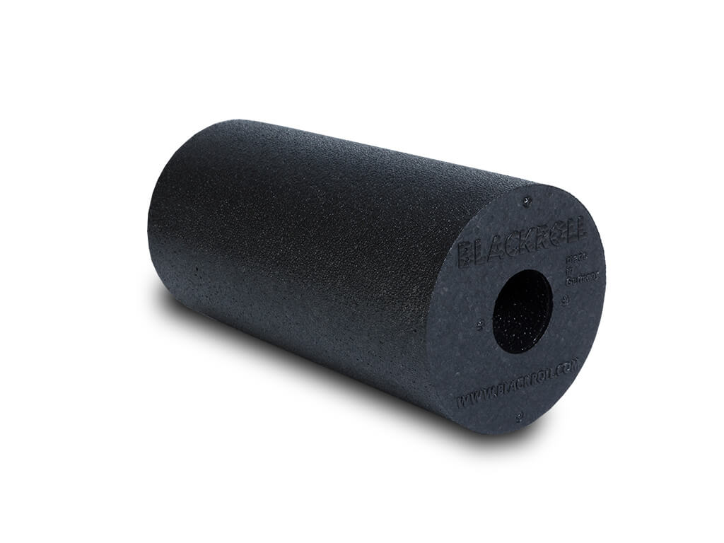Faszienrolle BLACKROLL® Standard in schwarz in seitlicher Frontansicht