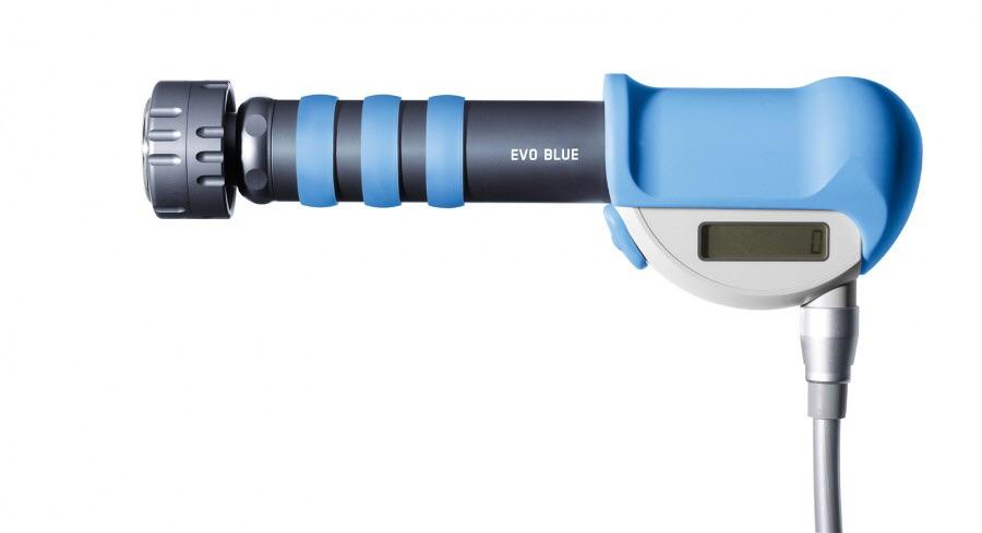 Handstück SWISS DOLORCLAST® EVO Blue in seitlicher Ansicht