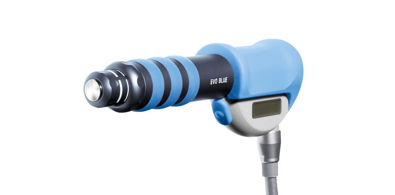 Medizinisches Stoßwellengerät SWISS DOLORCLAST® Classic mit blauem Handstück