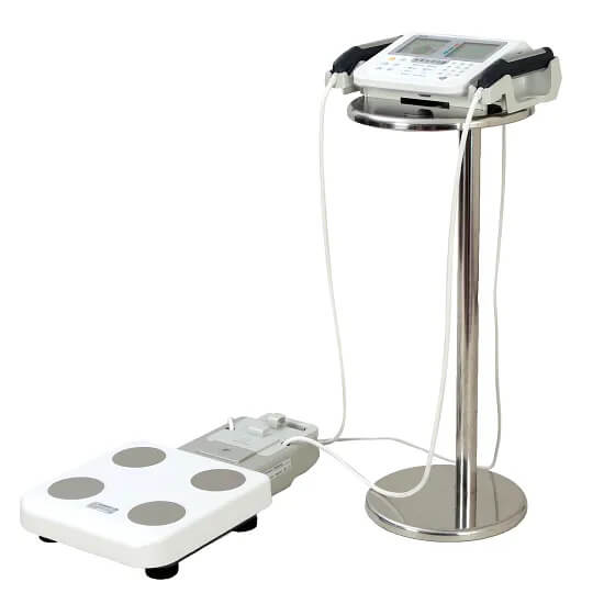 Körperanalysewaage Tanita BC-780 mit Wiegefläche und Display und Handelektroden einzeln