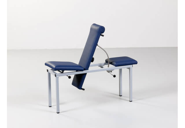 Verstellbare Hantelbank SVG in Schulterdrückstellung im freien Raum