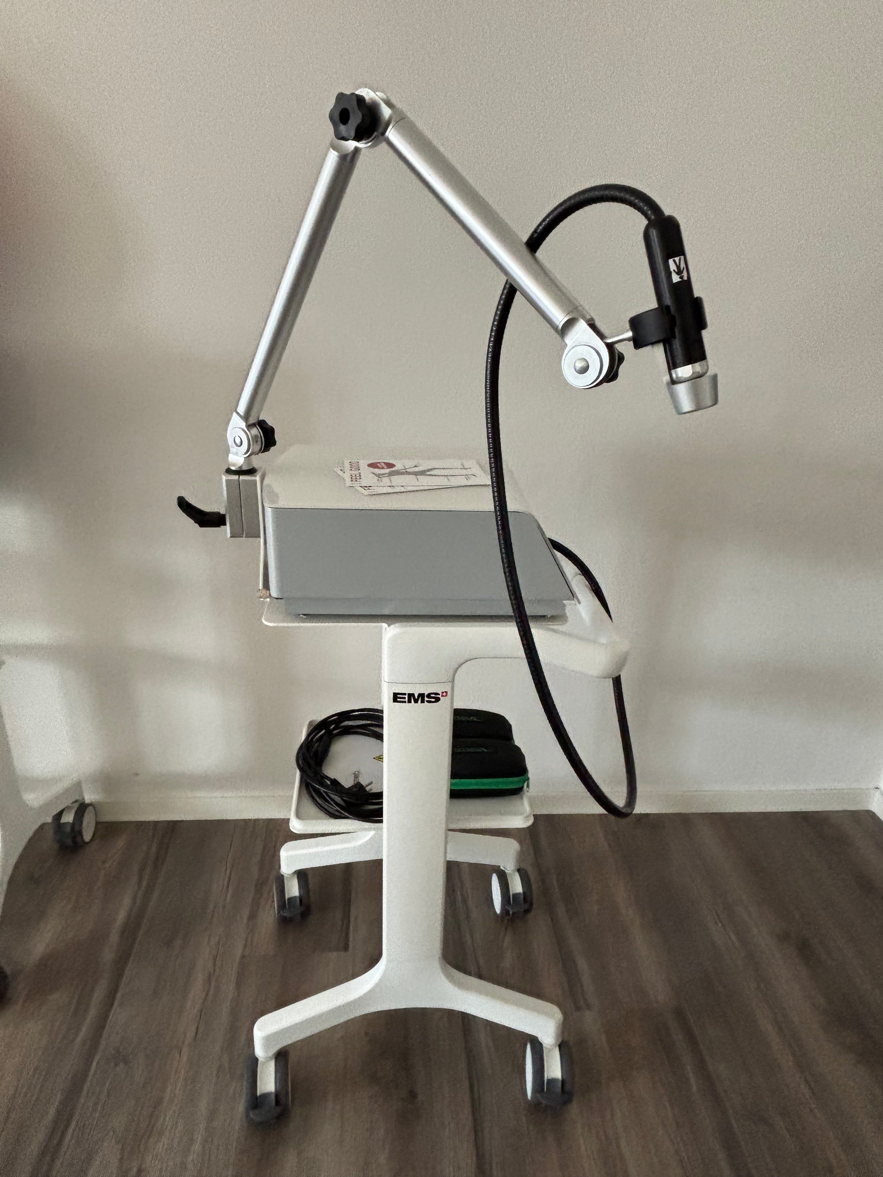 Gebrauchtgerät - Lasergerät SWISS DolorClast® High Power Laser für Schmerzbehandlung
