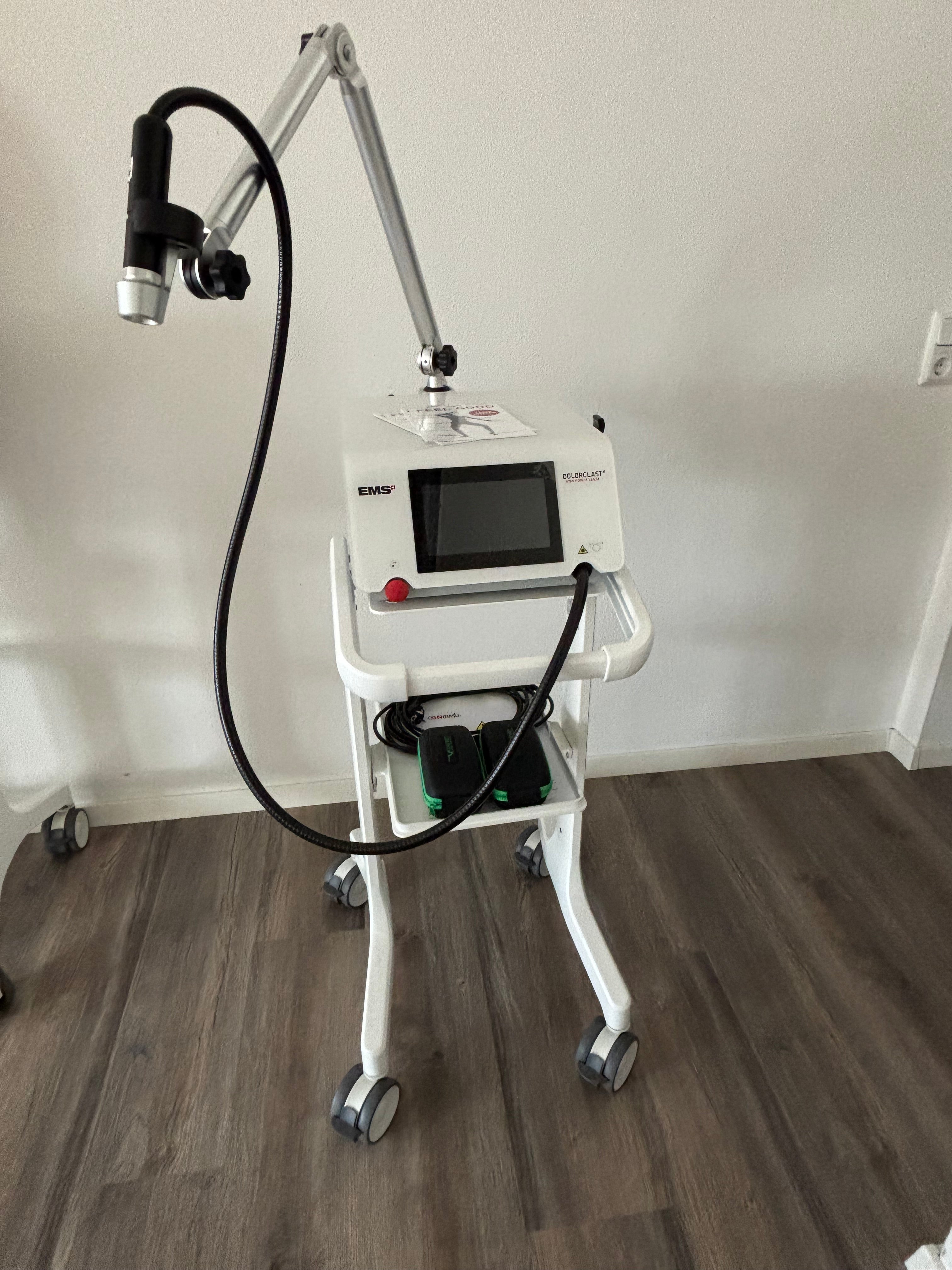 Gebrauchtgerät - Lasergerät SWISS DolorClast® High Power Laser für Schmerzbehandlung