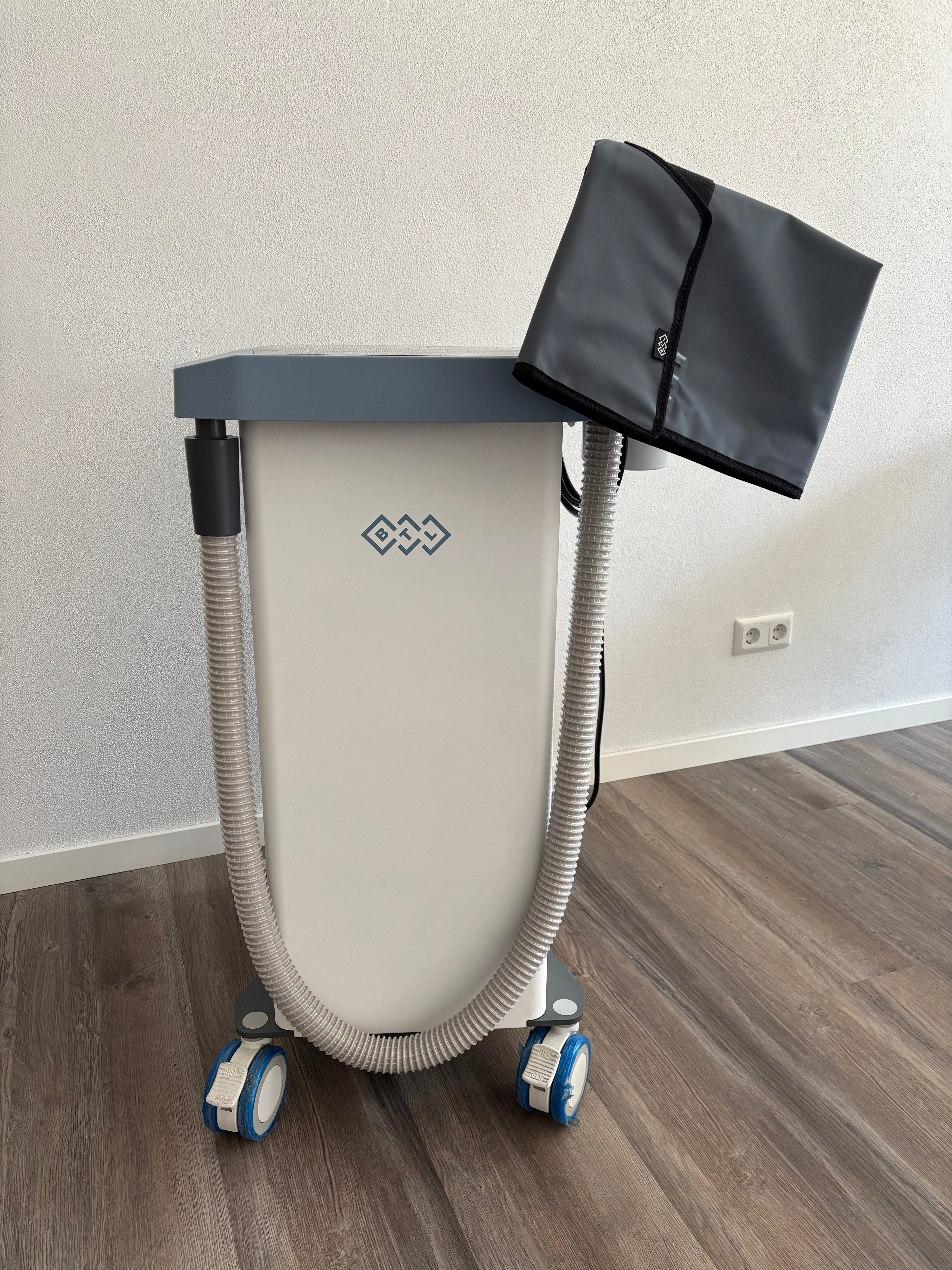 Vorführgerät Kryotherapiegerät BTL-Kryo für Schmerztherapie