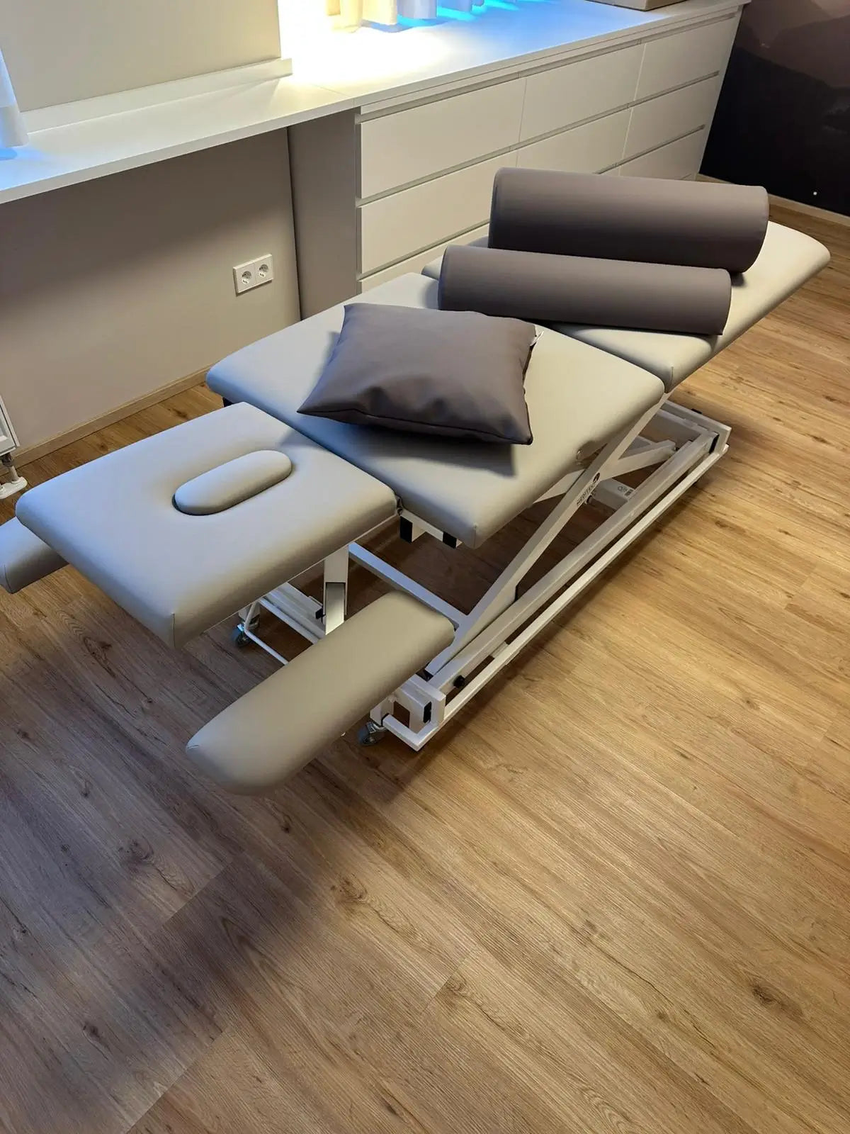 Gebrauchte Therapieliege Vario Nr. 1 in Dreiteilung mit Lagerungsmaterial aus Ansicht von Oben