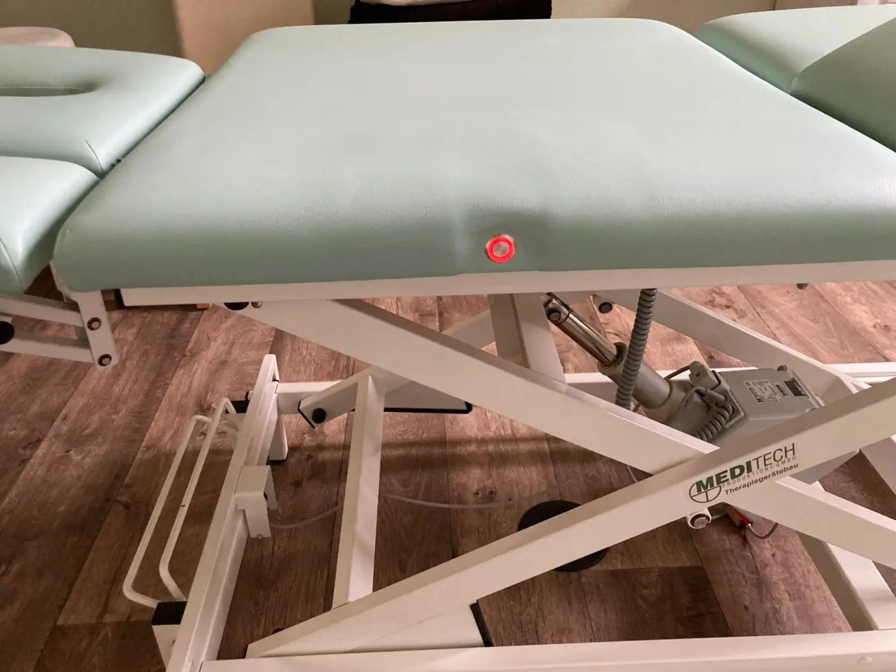 Gebrauchte Therapieliege Vario Nr. 1 Lymph mit Knopf für Heizung