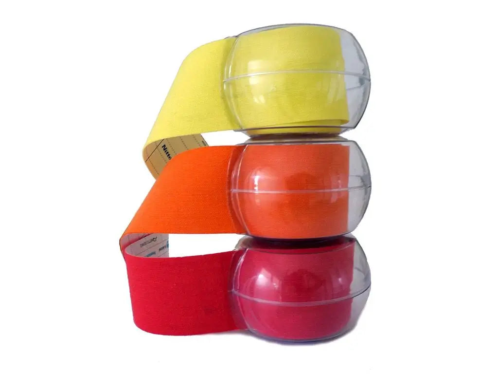 Drei Kinesio-Tape-Boxen K-Active® TapeCare mit Sporttapes in verschiedenen Farben
