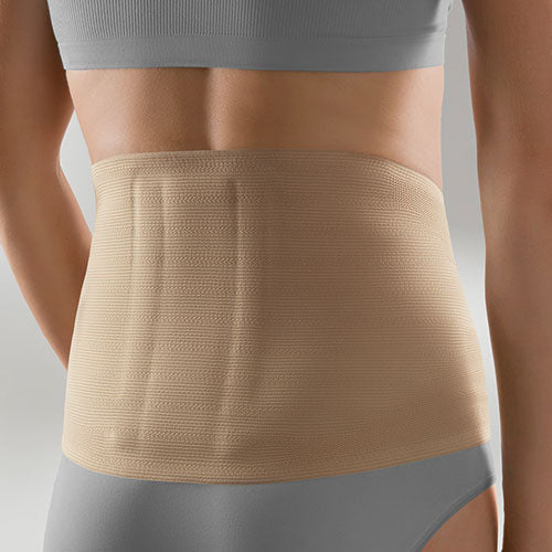 Person trägt Rückenbandage ActiveColor® in Farbe Haut
