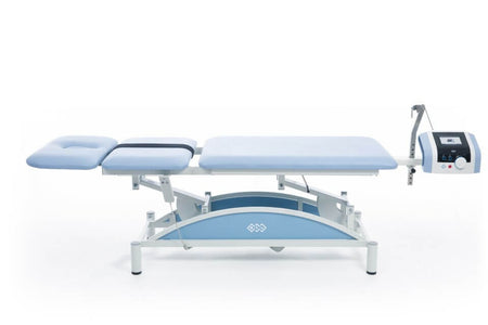 3-teilige Traktionsliege BTL-1300 mit angebundenem Traktionsgerät BTL-Traction in Hellblau